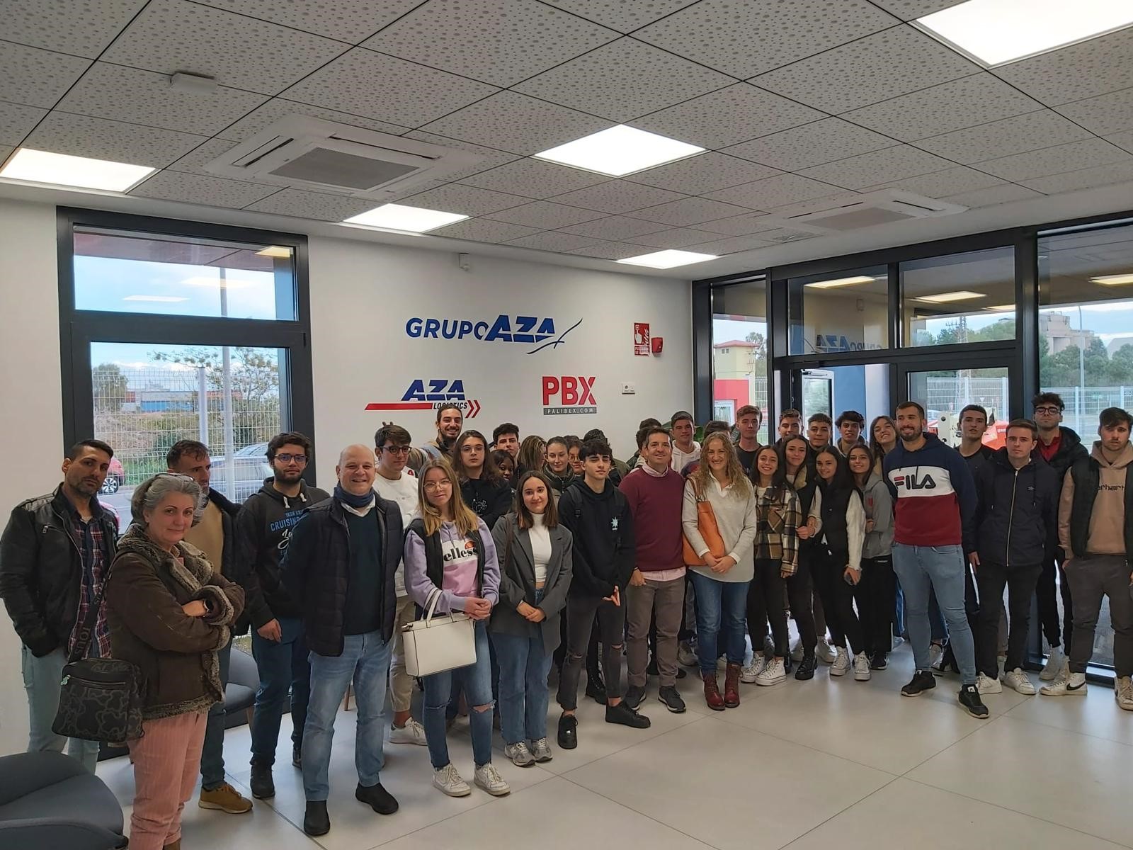 El alumnado de Transporte y Logística de Florida Universitària visita las instalaciones de Aza