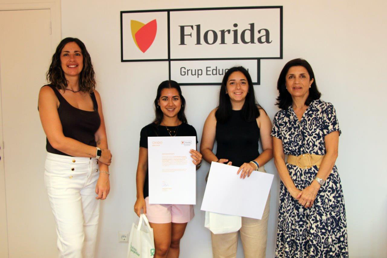 Akoe y Caixa Popular entregan los «Reconocimientos Akoe» a alumnas de Educación de Florida Universitària