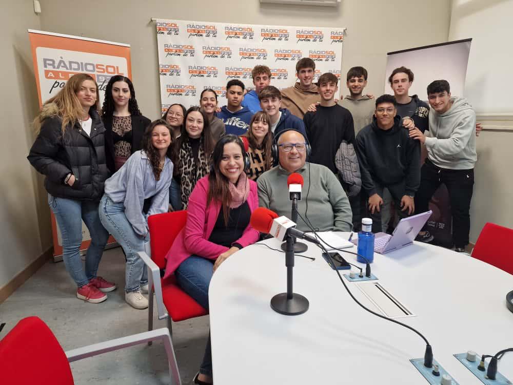 Estudiantes de Empresa presentan sus proyectos emprendedores en Radio Magna
