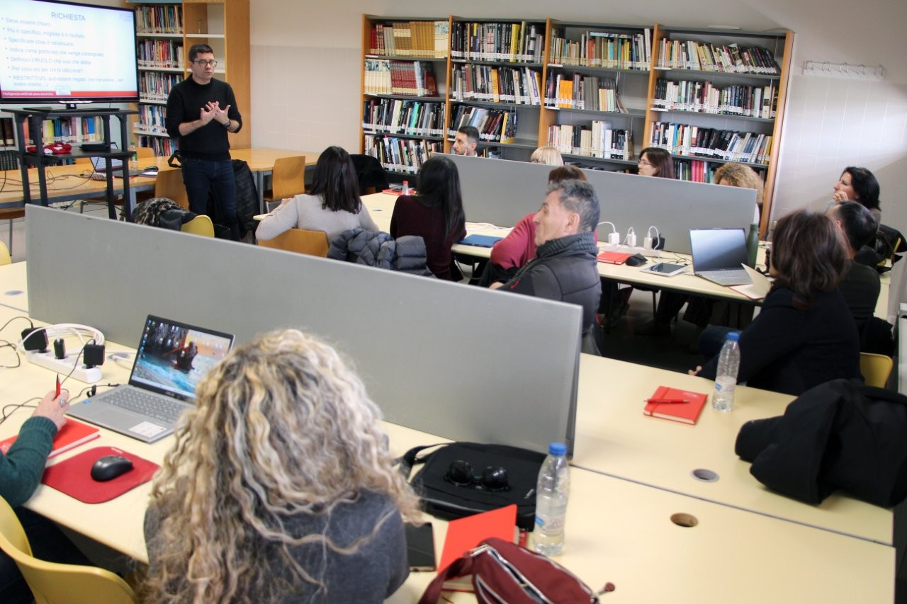 Docentes de Italia se forman en Florida Universitària para el uso de la IA en educación