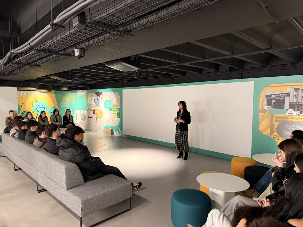 ADE visita los servicios centrales de Caixa Popular dentro del programa de Digital Business