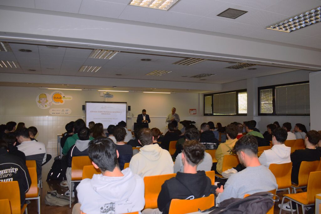 Florida Universitària y COGITI Valencia refuerzan la formación profesional del alumnado de Ingeniería