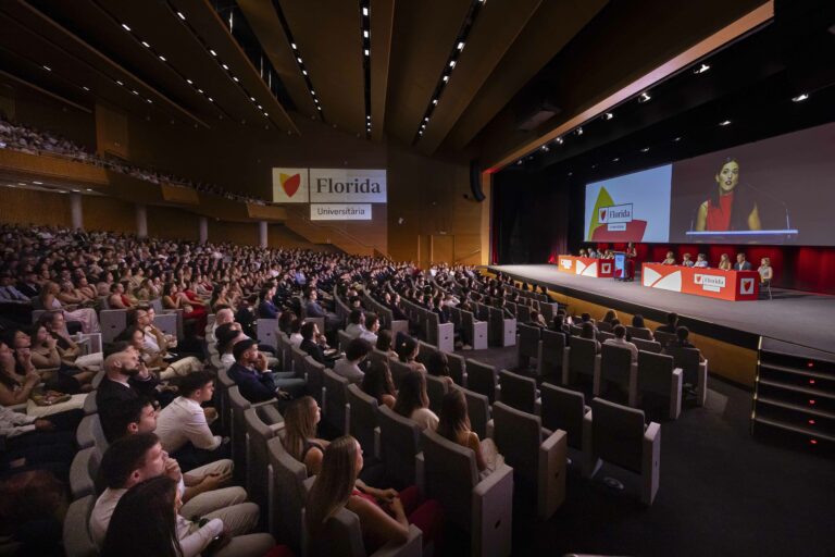 Florida Universitària celebra el Acto de Graduación 2026 y egresa a la primera promoción del Grado en Gestión del Transporte y la Logística