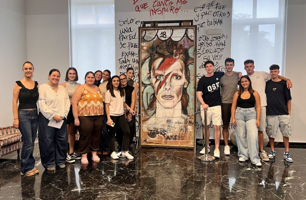 Arte e identidad valenciana como vías de aprendizaje para futuros y futuras docentes